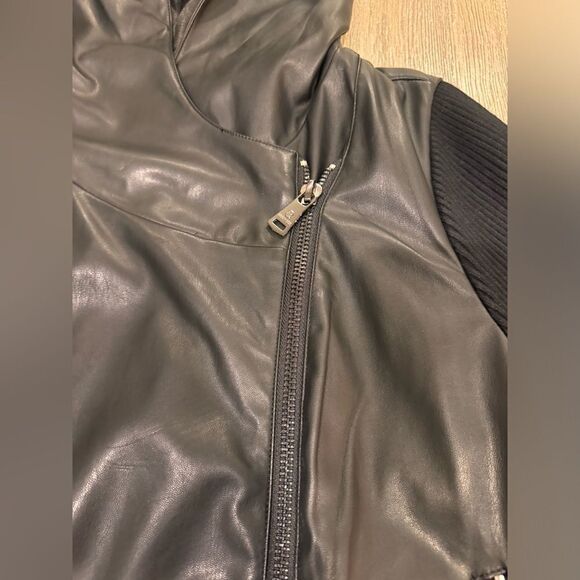 Bernardo vegan sleek jacket. Brand new! Amazing style! Black - Picture 9 of 16